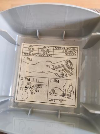 Tensiómetro medidor en muñeca