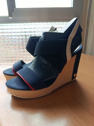 Sandalias cuña Tommy Hilfiger T.36