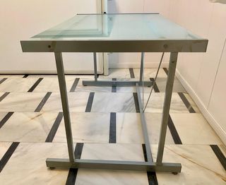Mesa de estudio cristal y metal