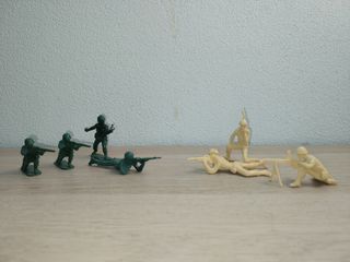 Lotto 7 soldatini plastica anni '70