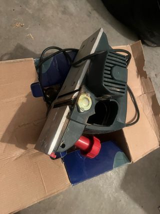 Cepillo y lijadora de puertas