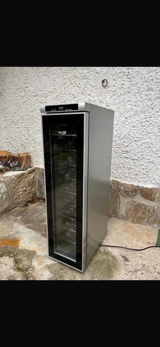 Frigorifero con 9 teglie