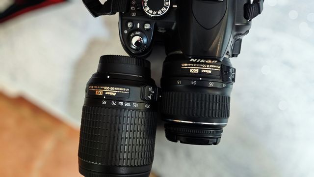 Nikon D3100 + objetivos +mochila 
 