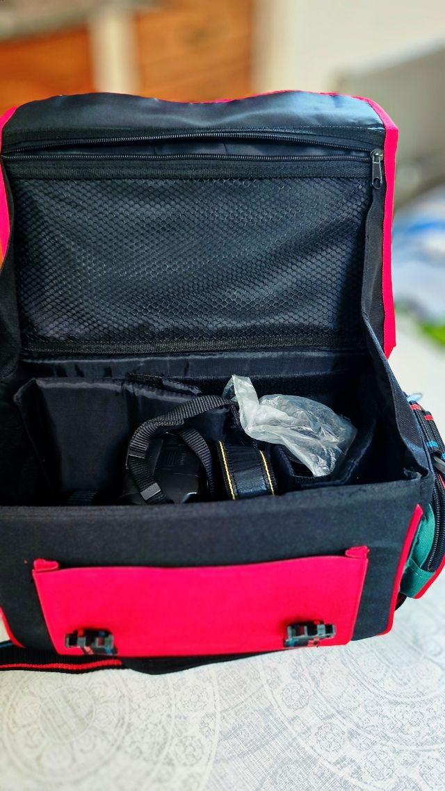 Nikon D3100 + objetivos +mochila 
 