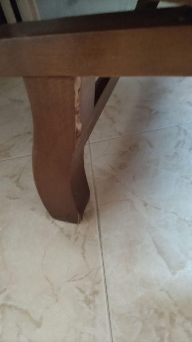 Mecedora madera y tela azul.