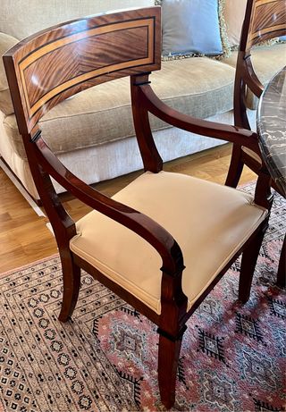 Sillas de comedor de madera con tapizado beige