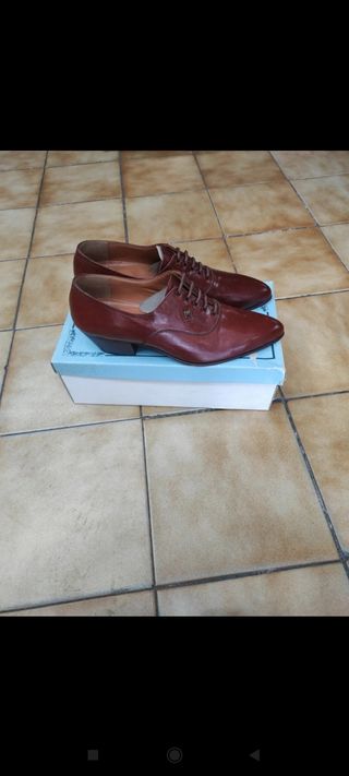 Zapatos de tacón cubano marrones talla 42