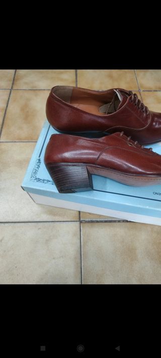 Zapatos de tacón cubano marrones talla 42
