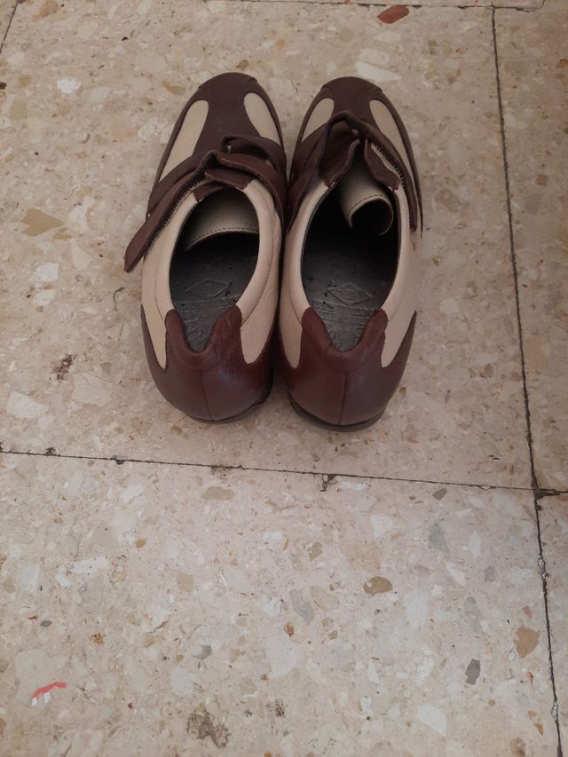 Zapatos Beige y Marrón