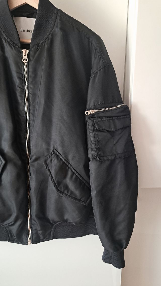 Bomber Negra Bershka