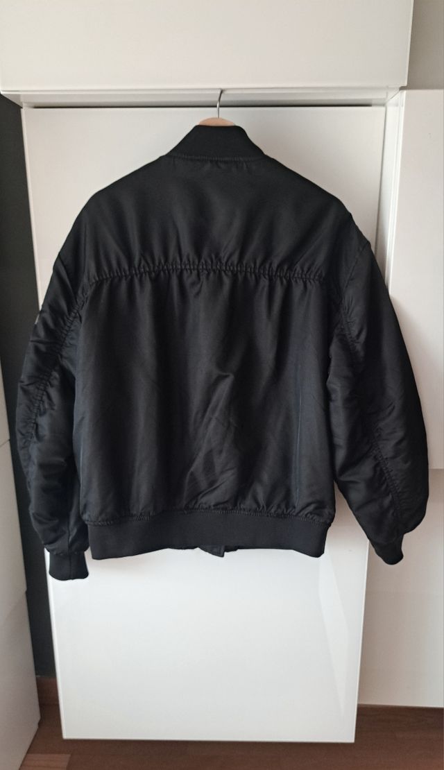 Bomber Negra Bershka