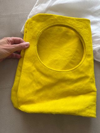 Bolso de mano de piel amarillo.hecho a mano