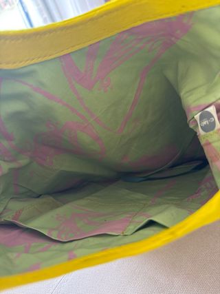 Bolso de mano de piel amarillo.hecho a mano