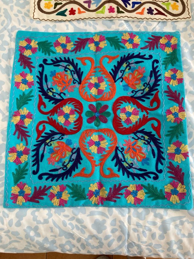 Cojín artesanal indio multicolor