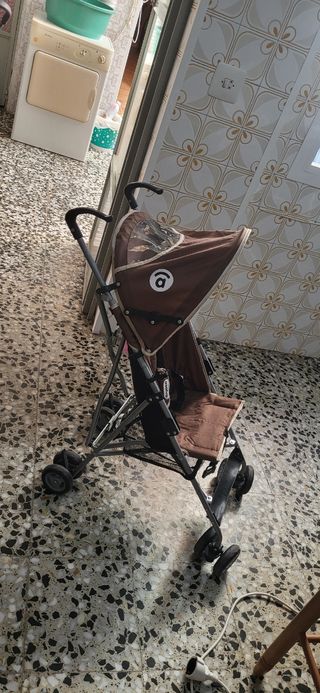 Carrito de paseo marrón