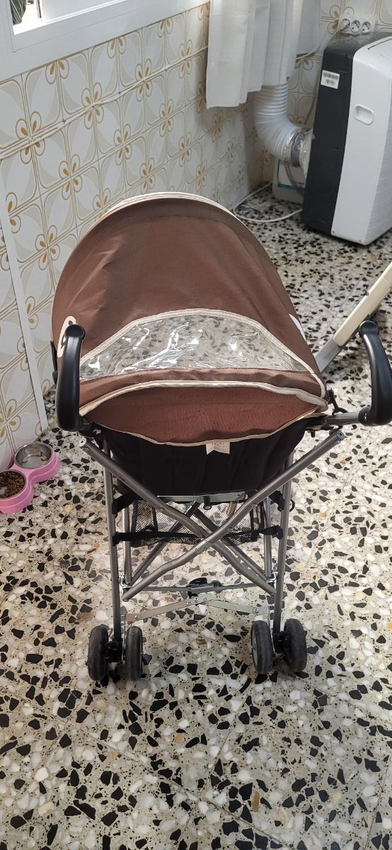 Carrito de paseo marrón