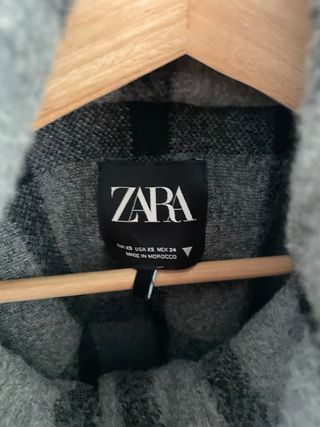 Poncho de cuadros con flecos