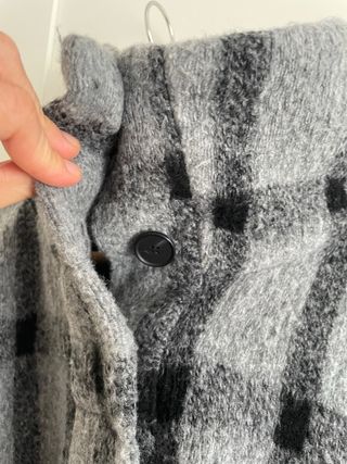 Poncho de cuadros con flecos