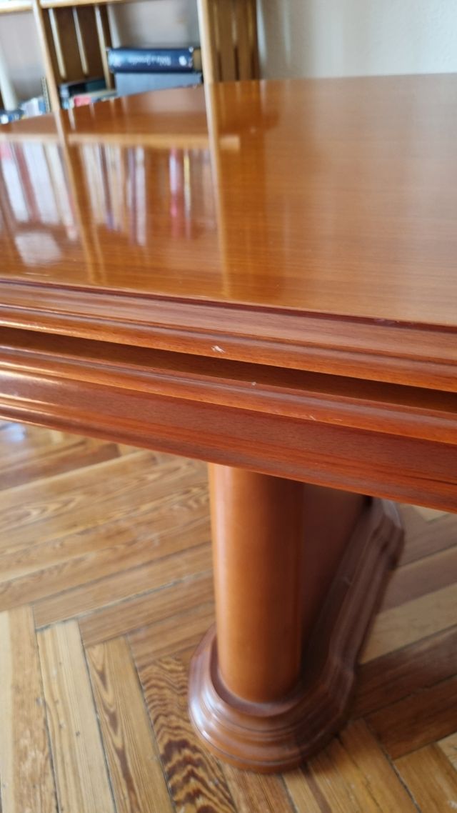 Tavolo da pranzo e sedie allungabili in legno