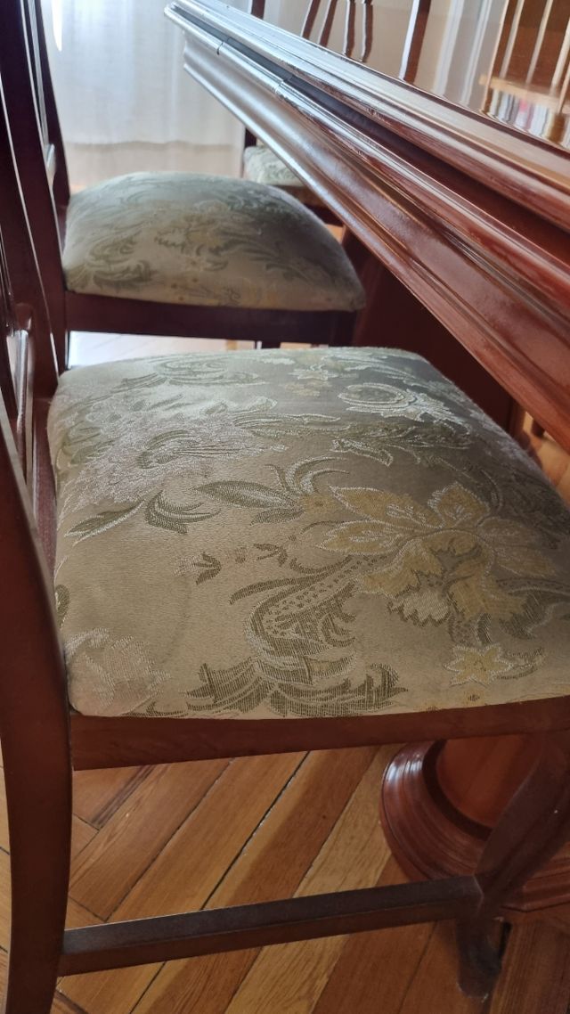 Tavolo da pranzo e sedie allungabili in legno