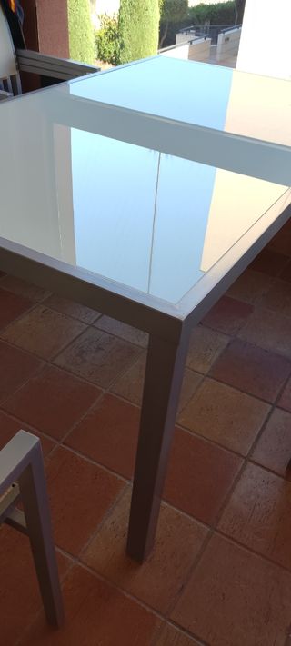 Mesa y 6 sillas de jardín cristal y metal