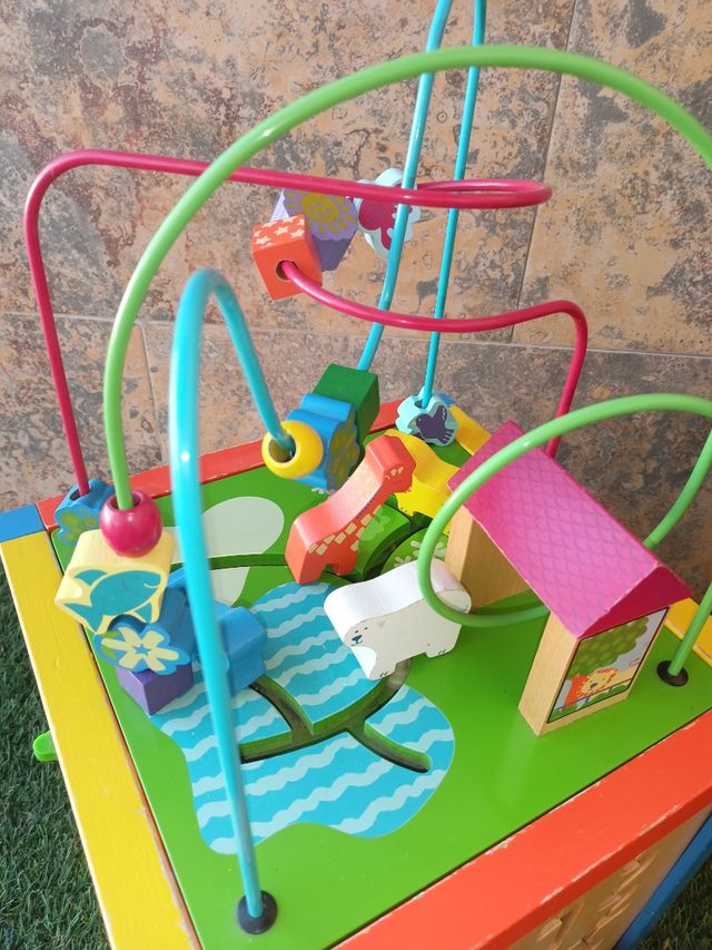 Cubo de actividades de madera