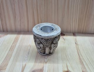 Portacandele in resina con candela decorativa