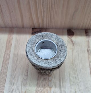 Portacandele in resina con candela decorativa