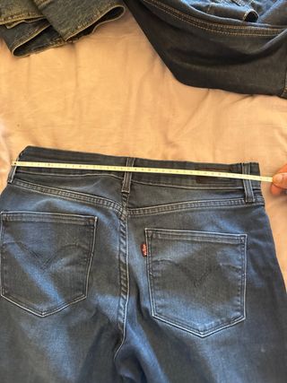 Pantalones vaqueros Levi's azules talla w27