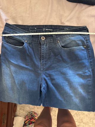 Pantalones vaqueros Levi's azules talla w27