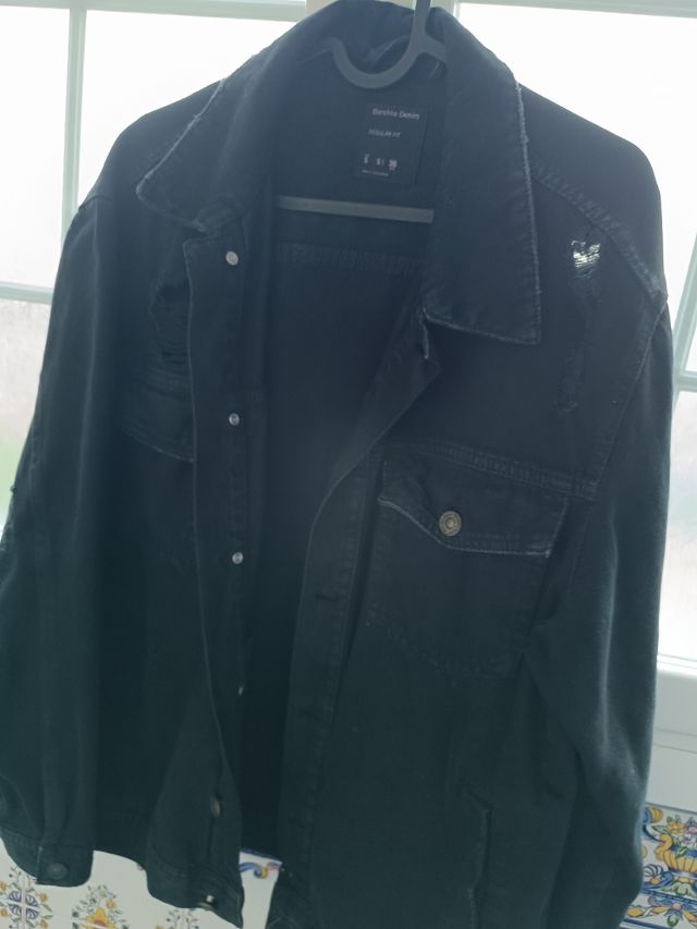 Cazadora tejana Bershka Negra Talla S