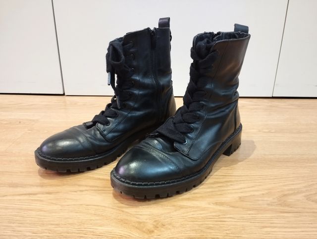 Botasmilitares piel Bershka