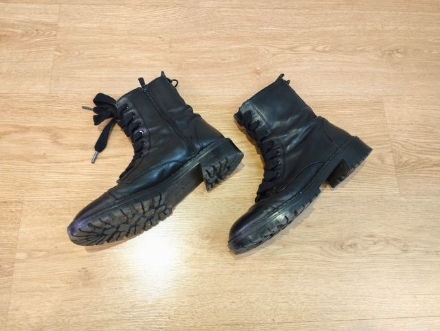 Botasmilitares piel Bershka