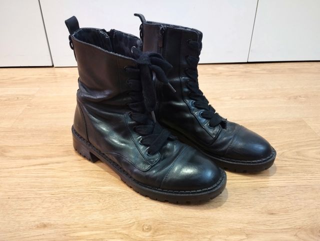 Botasmilitares piel Bershka