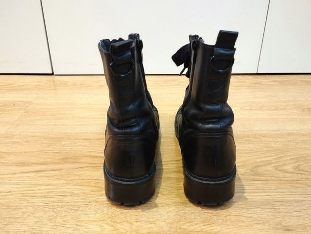 Botasmilitares piel Bershka