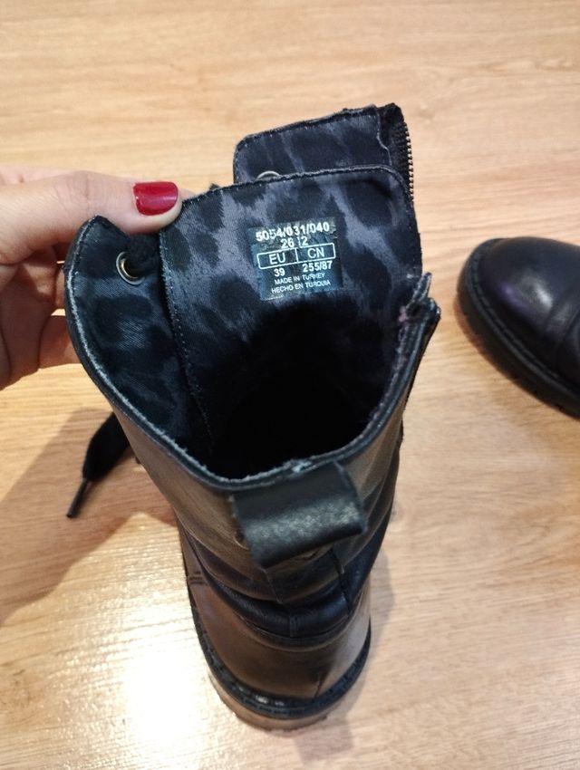 Botasmilitares piel Bershka