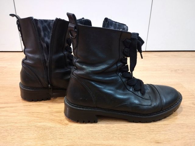 Botasmilitares piel Bershka