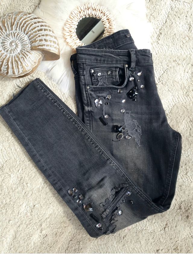 Vaqueros grises con pedrería