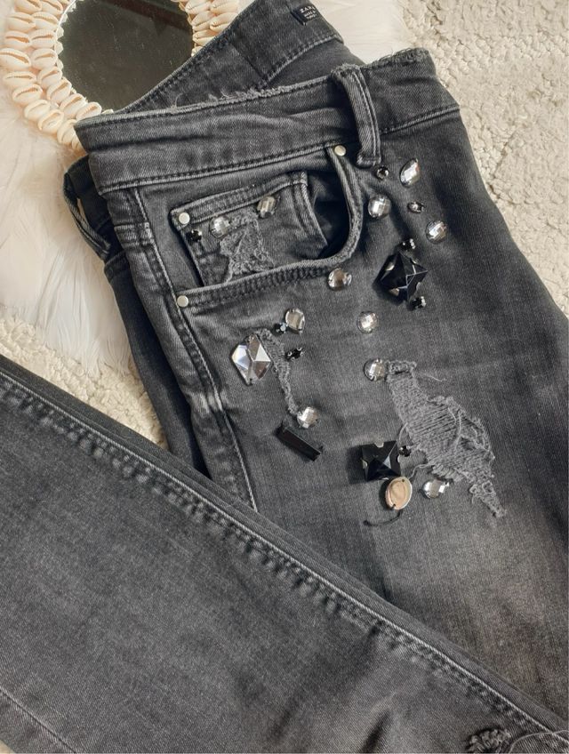 Vaqueros grises con pedrería