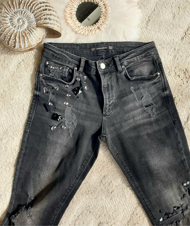 Vaqueros grises con pedrería
