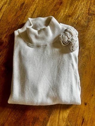 Jersey fino beige con flor