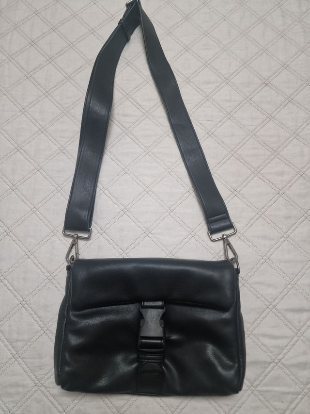 Bolso de piel negro