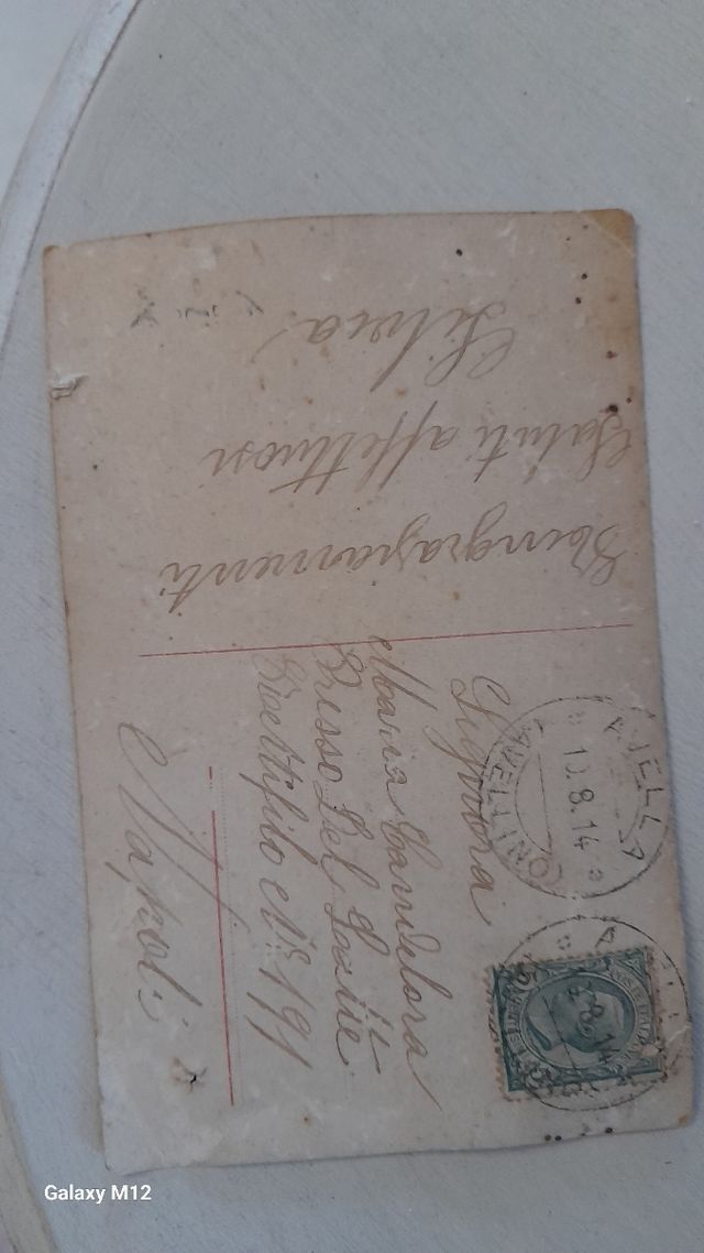 Foto antica bambina con fiori 1914