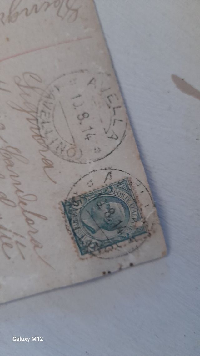 Foto antica bambina con fiori 1914