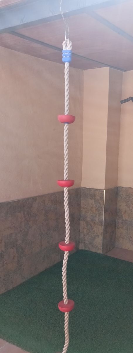 Cuerda de escalada Lidl con discos rojos