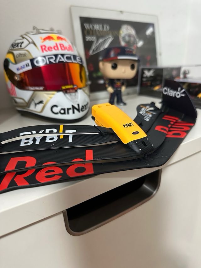 Red Bull RB19 Ala Delantera