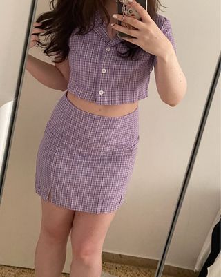 Conjunto camisa de cuadros lila crop top y falda