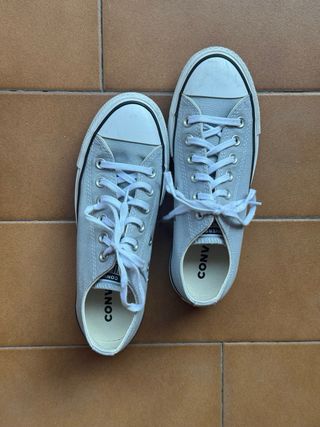 Zapatillas Converse grises bajas