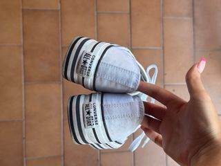 Zapatillas Converse grises bajas