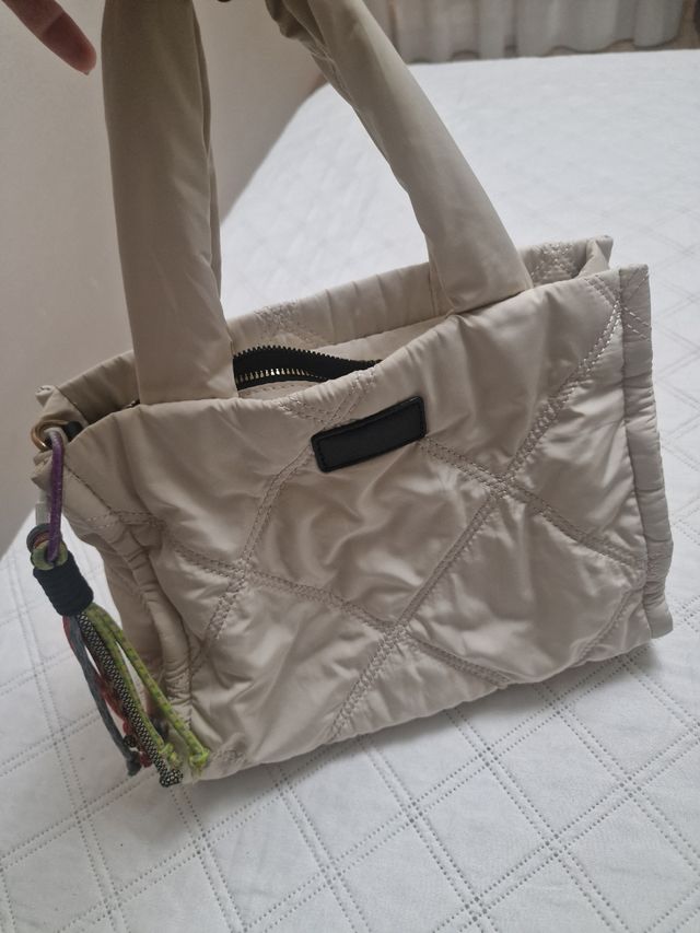 Bolso acolchado pequeño beige